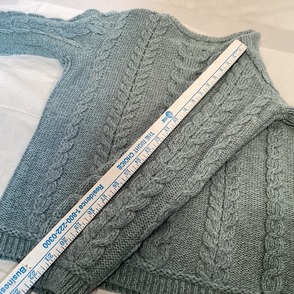Aran Crafts Sea Foam Merino Wool Cable Knit Crewneck Sweater Women’s size Medium - Picture 11 of 11